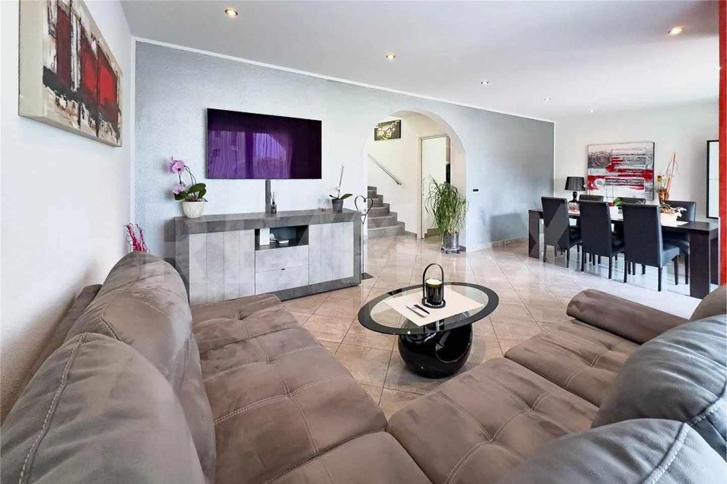 Maison unifamiliale de 6 pièces dans un emplacement pratique - Photo 3 sur 13