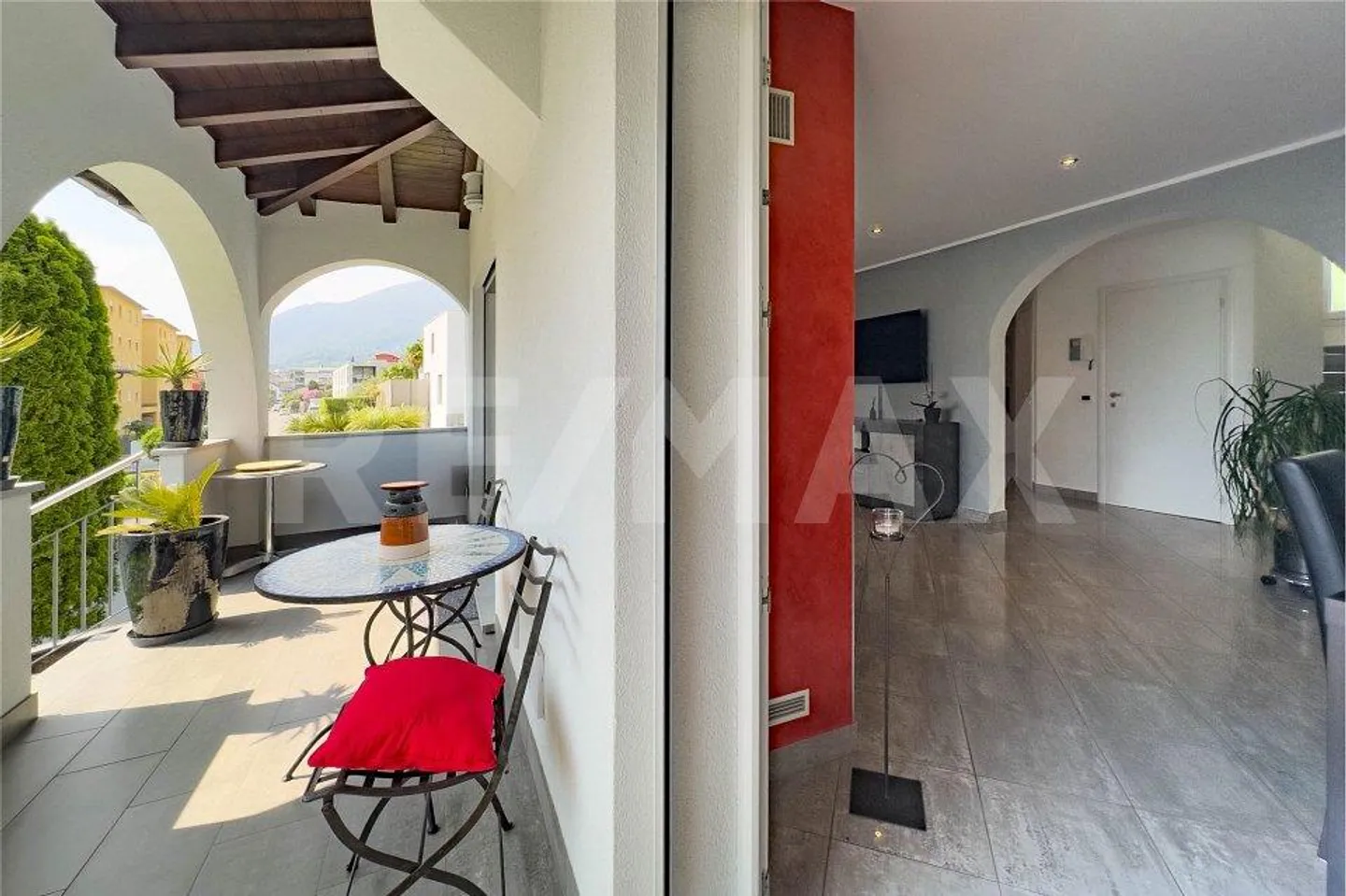 Maison unifamiliale de 6 pièces dans un emplacement pratique - Photo 4 sur 13