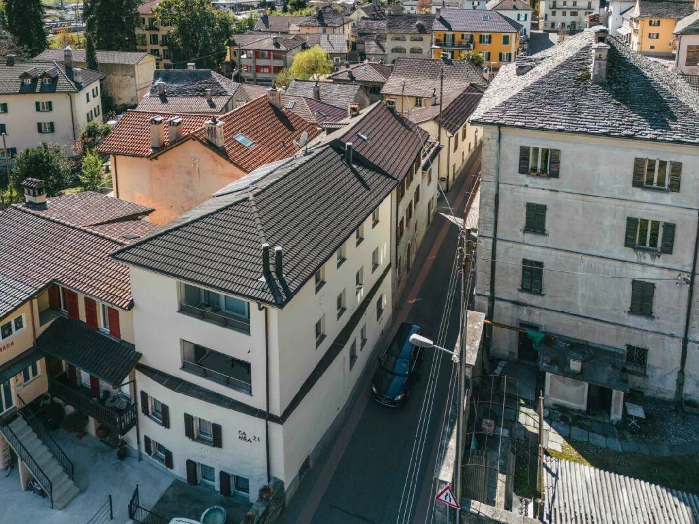 À VENDRE À VERSCIO - MAISON TYPIQUE DÉVELOPPÉE SUR 3 ÉTAGES - Photo 2 sur 18
