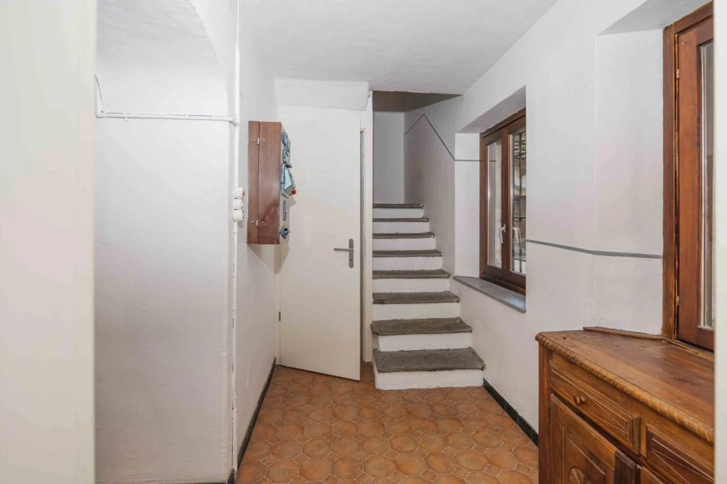 À VENDRE À VERSCIO - MAISON TYPIQUE DÉVELOPPÉE SUR 3 ÉTAGES - Photo 5 sur 18