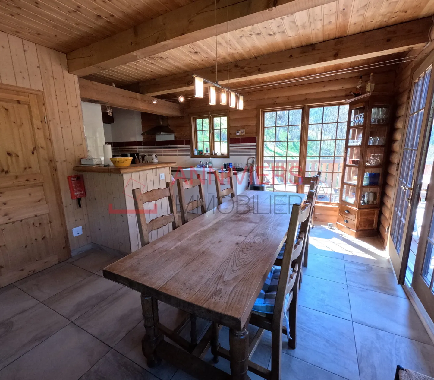 Magnificent Canadian chalet in Mission, for nature lovers - Photo 1 of 9