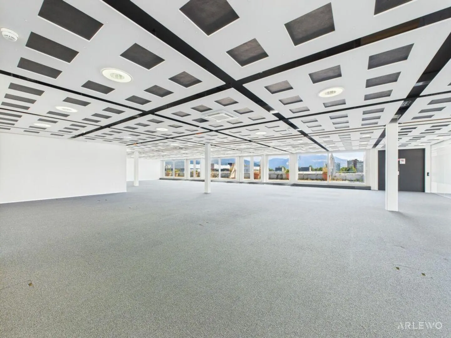 Office penthouse with large terrace - Photo 11 of 12