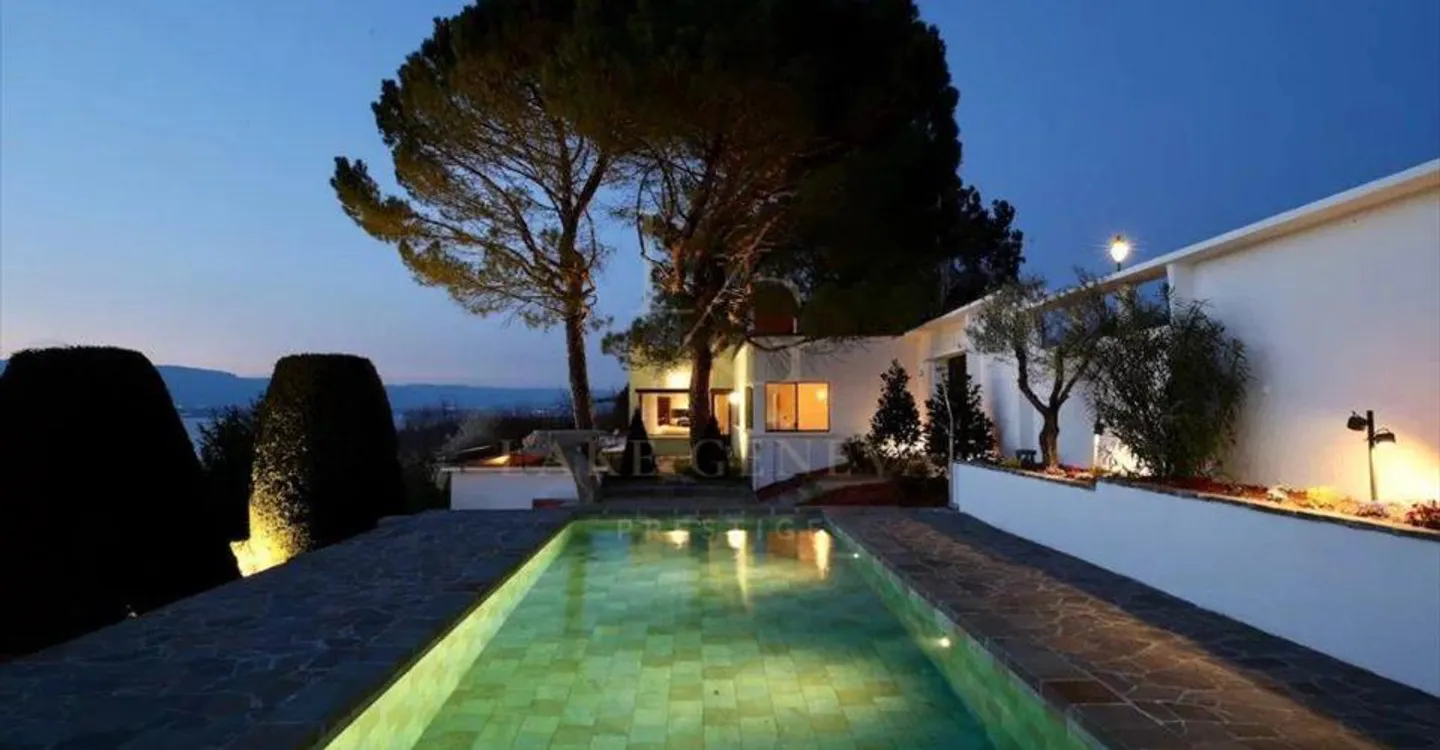 Hervorragende atypische Villa mit Blick auf den See - Foto 3 von 8