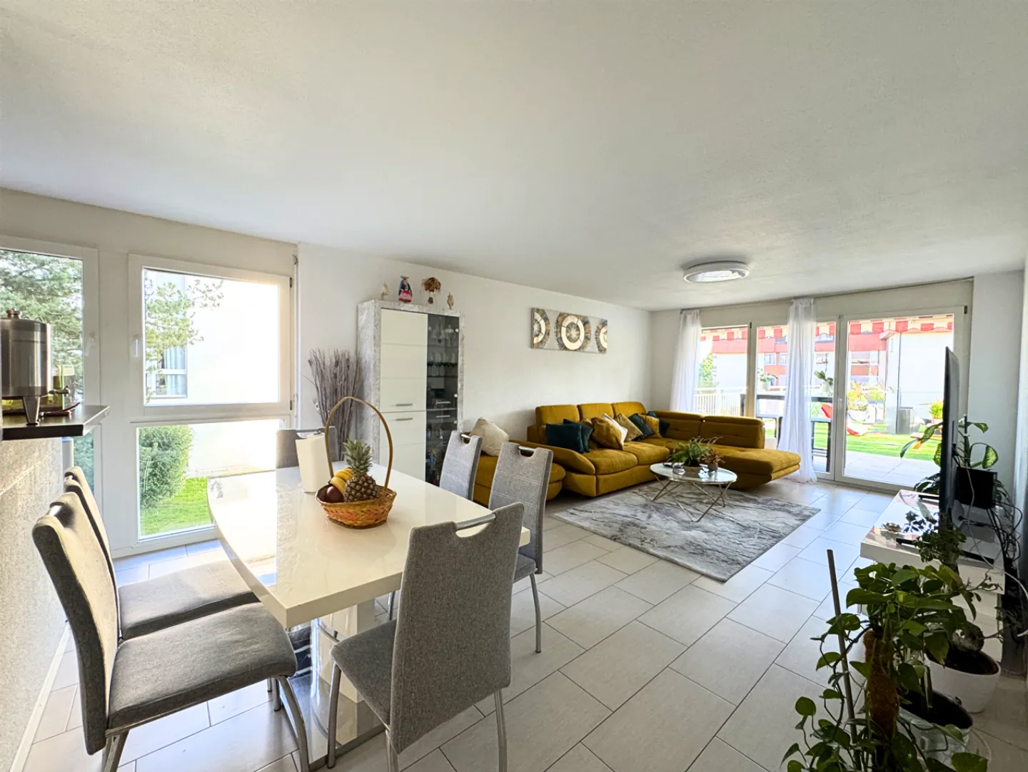 Magnificent 4.5-room apartment with two gardens and large terrace – Cossonay - Photo 3 of 10