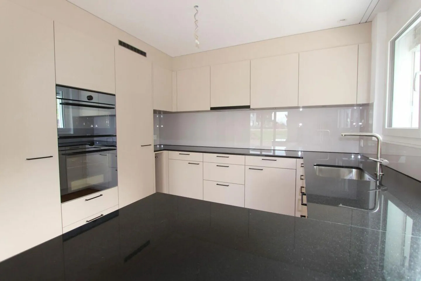 Family-friendly 5.5-room single-family house - Photo 5 of 12