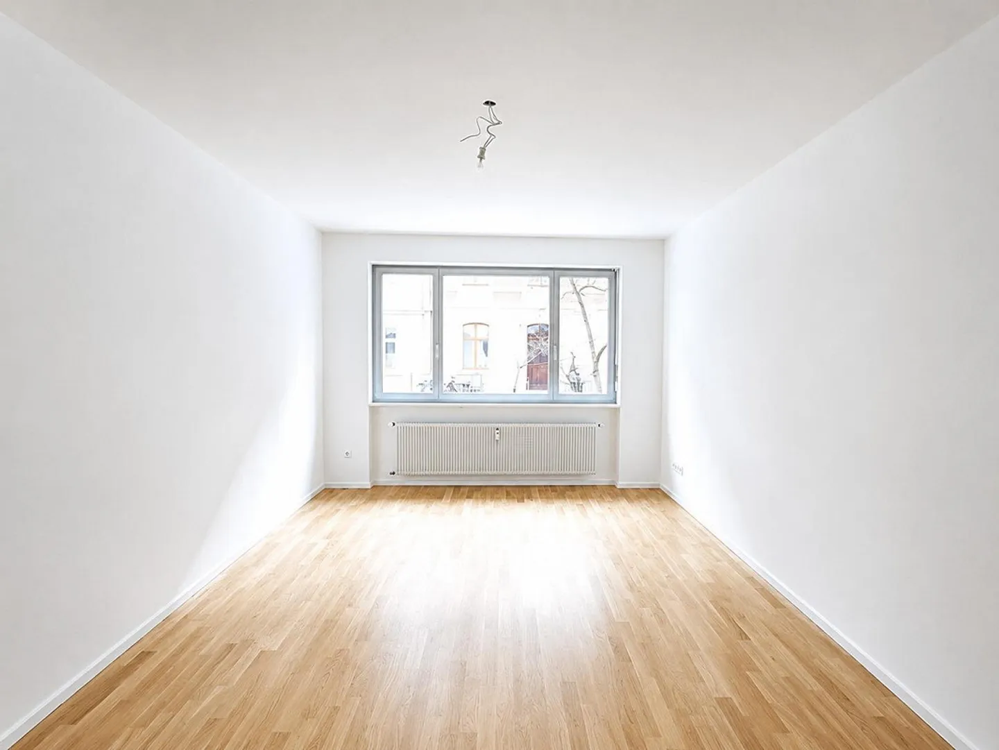Modern 2-room apartment in a central location in St. Johann - Photo 2 of 5