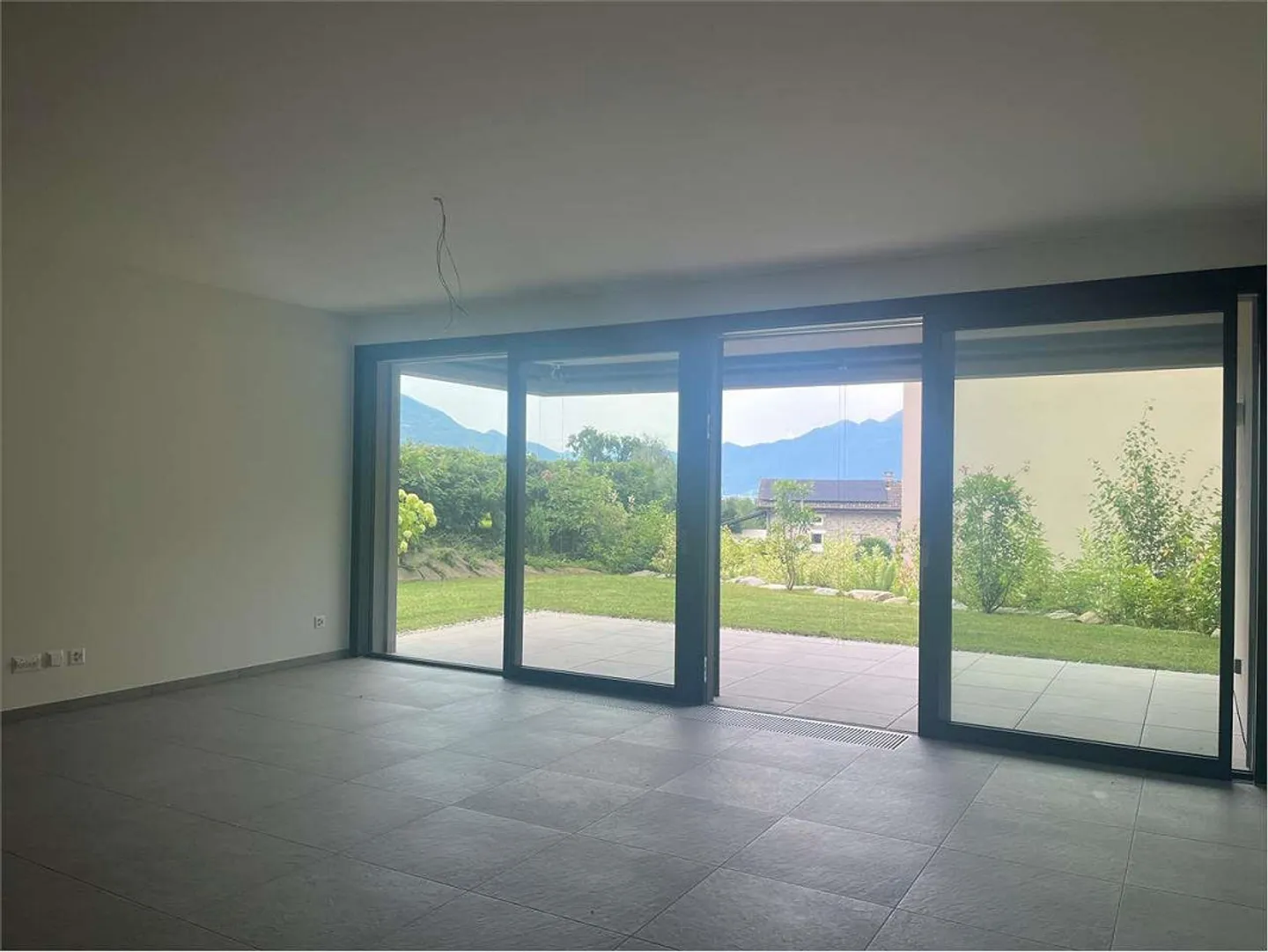 Gordola- magnifique appartement 4.5 avec jardin - Photo 3 sur 13
