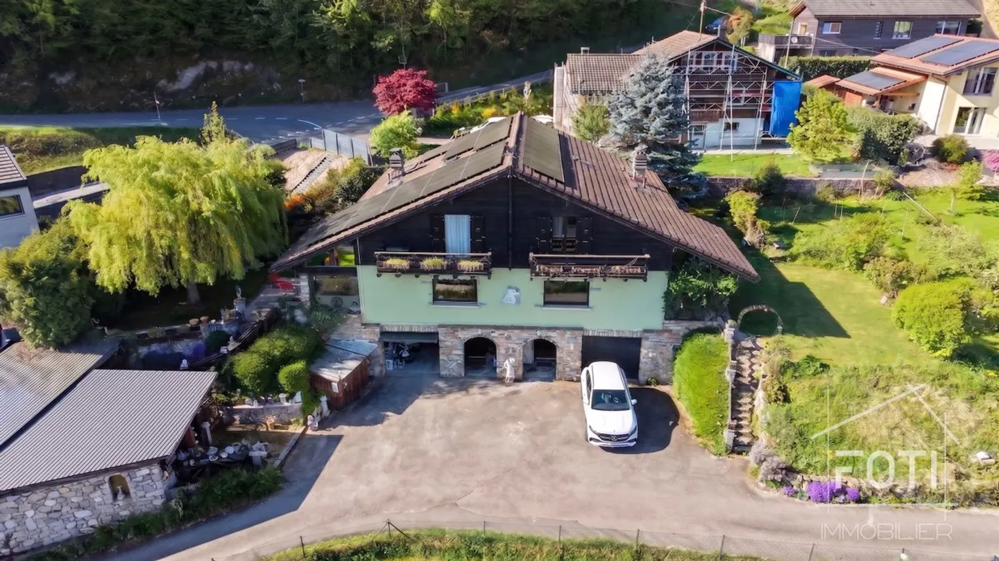 Spacious Chalet with Stunning Views - Photo 12 of 13