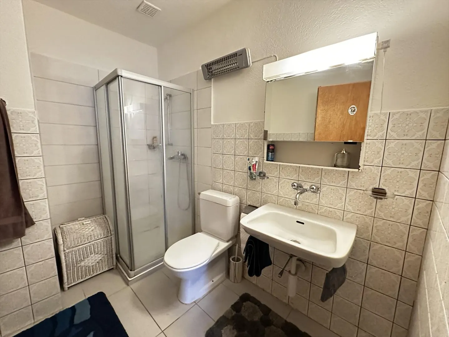 Mixed-use building - Photo 11 of 13