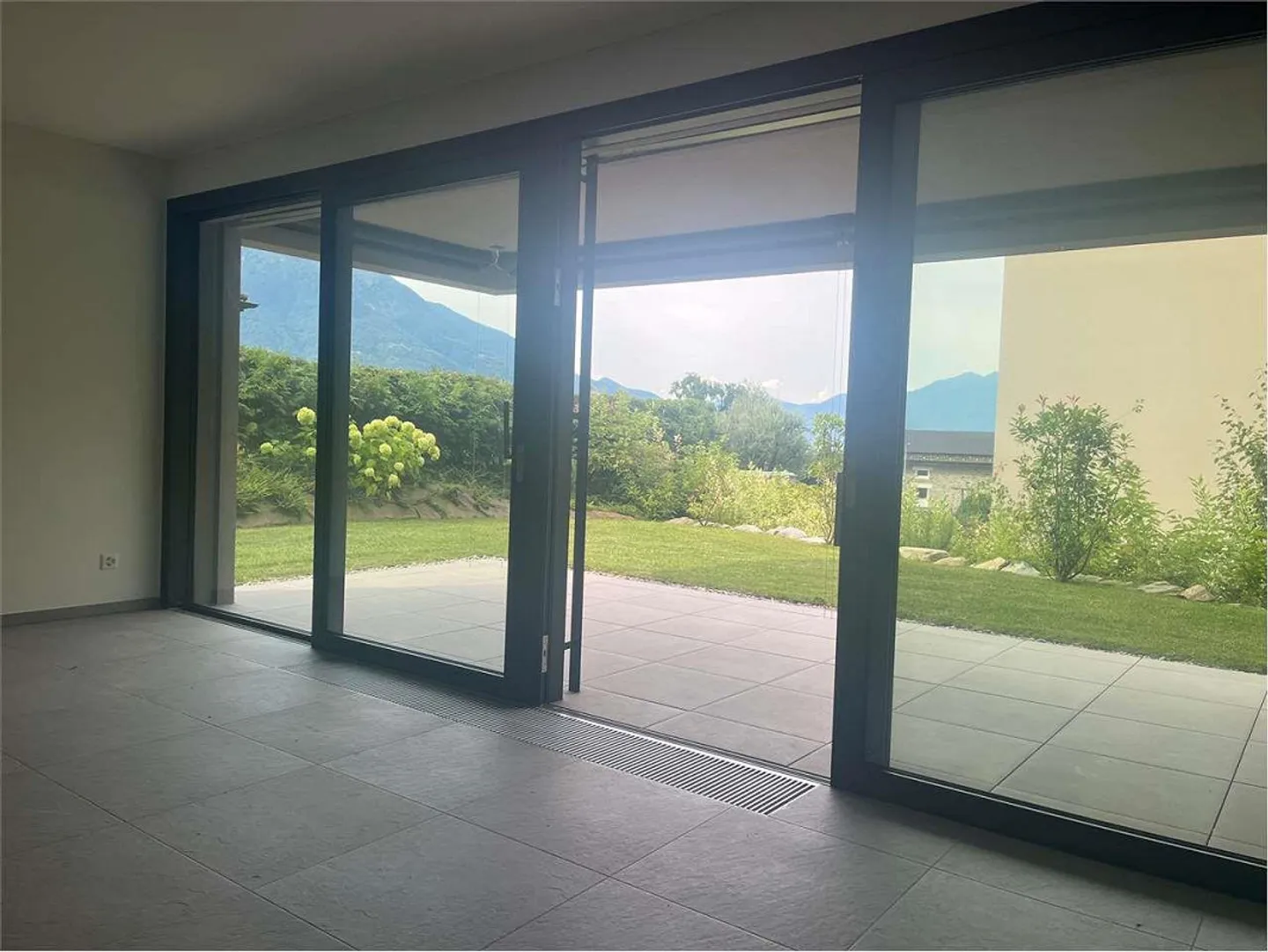 Gordola- magnifique appartement 4.5 avec jardin - Photo 4 sur 13