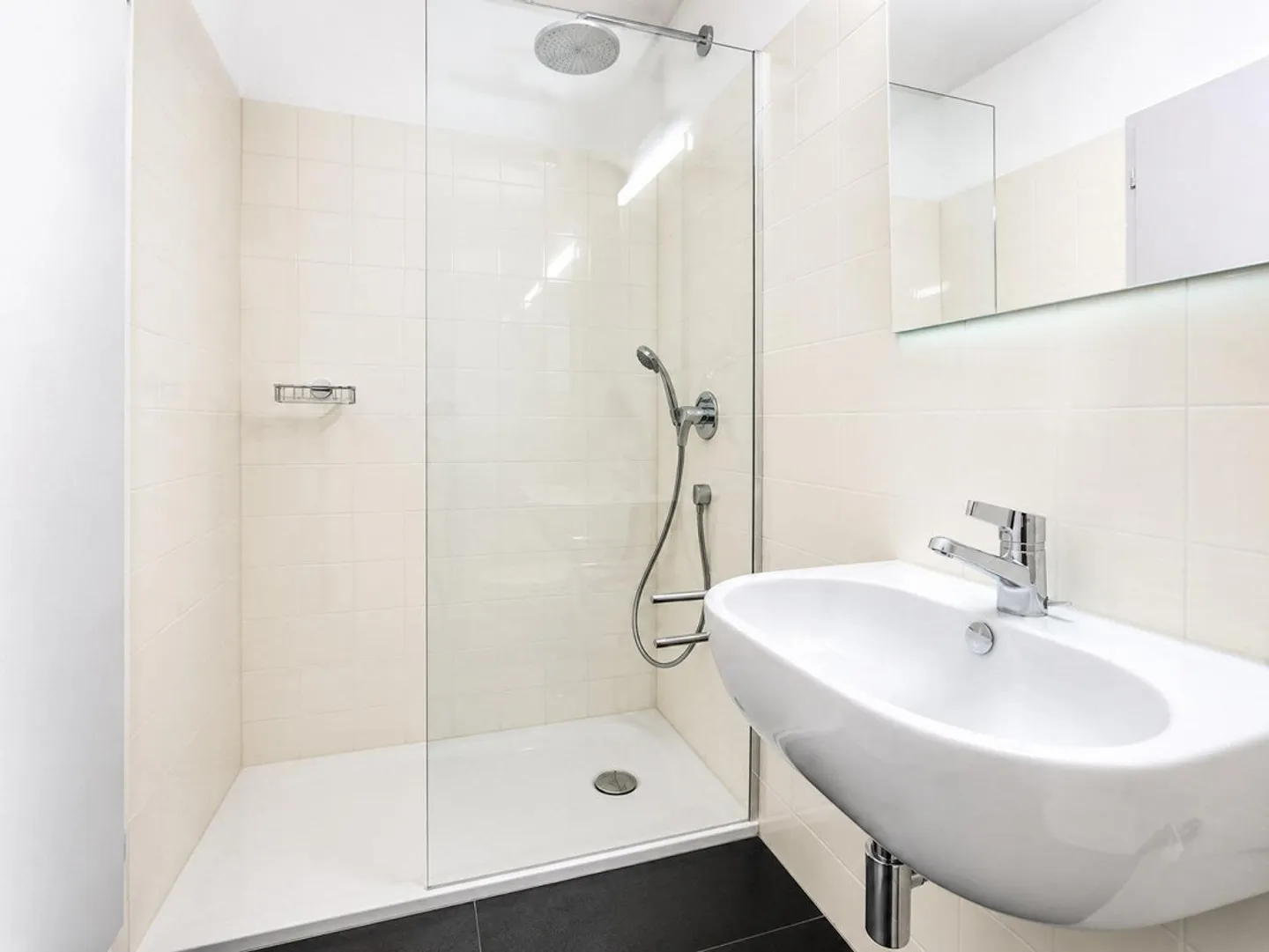 Modern 2-room apartment in a central location in St. Johann - Photo 4 of 5