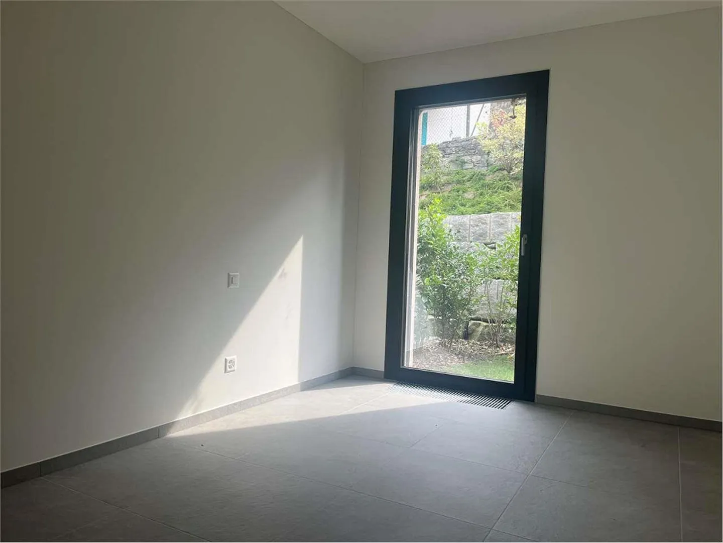 Gordola- magnifique appartement 4.5 avec jardin - Photo 9 sur 13