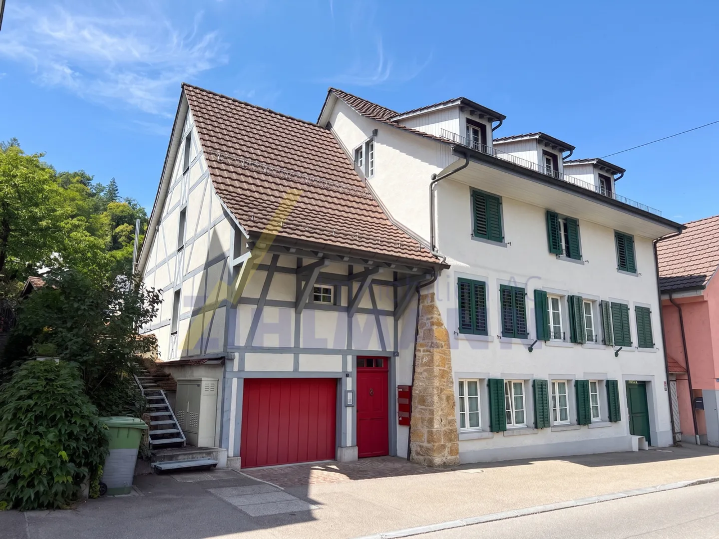 Charmantes Mehrfamilienhaus - Foto 1 von 7