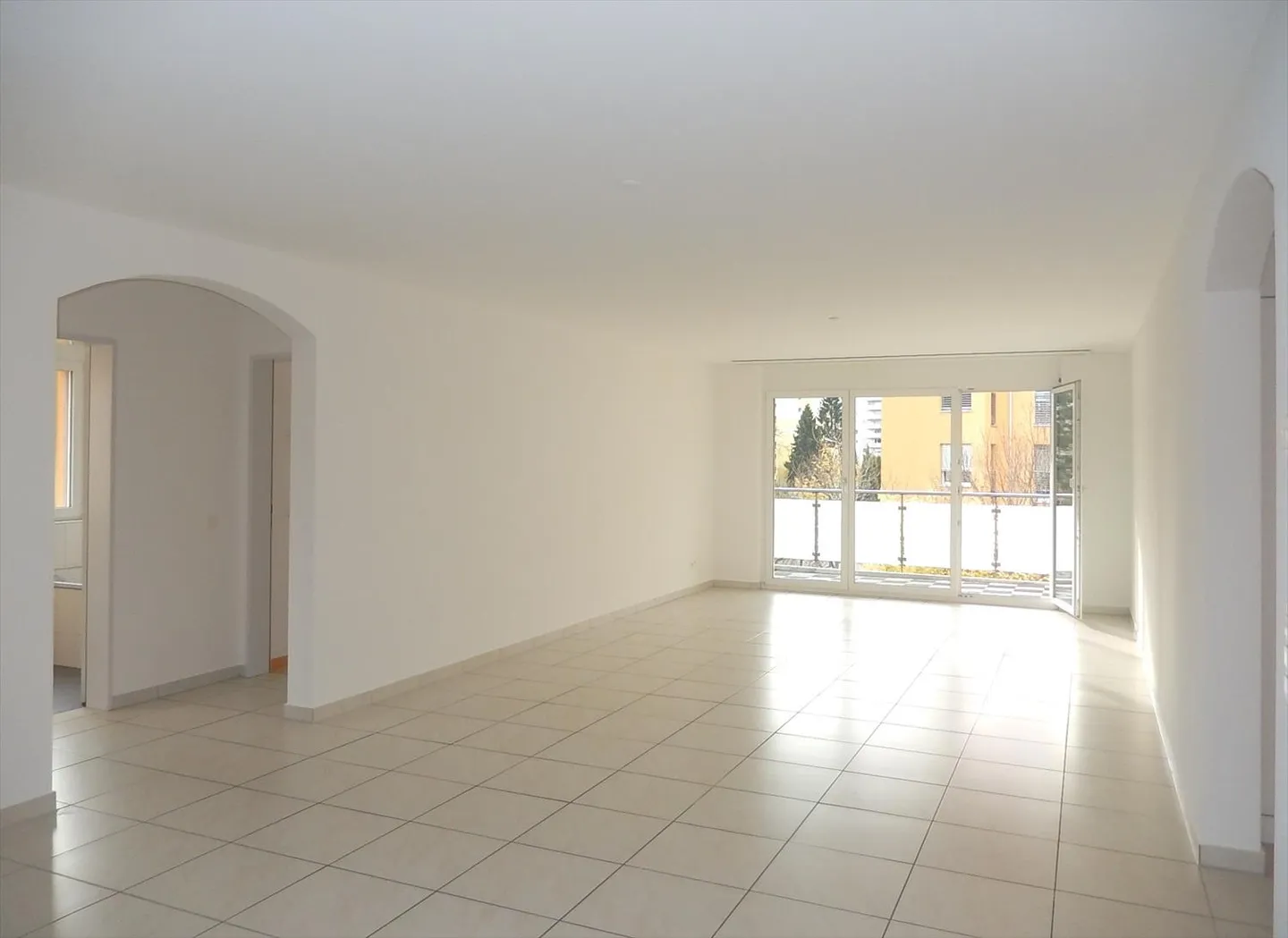 3.5 Room Apartment - Photo 2 of 6