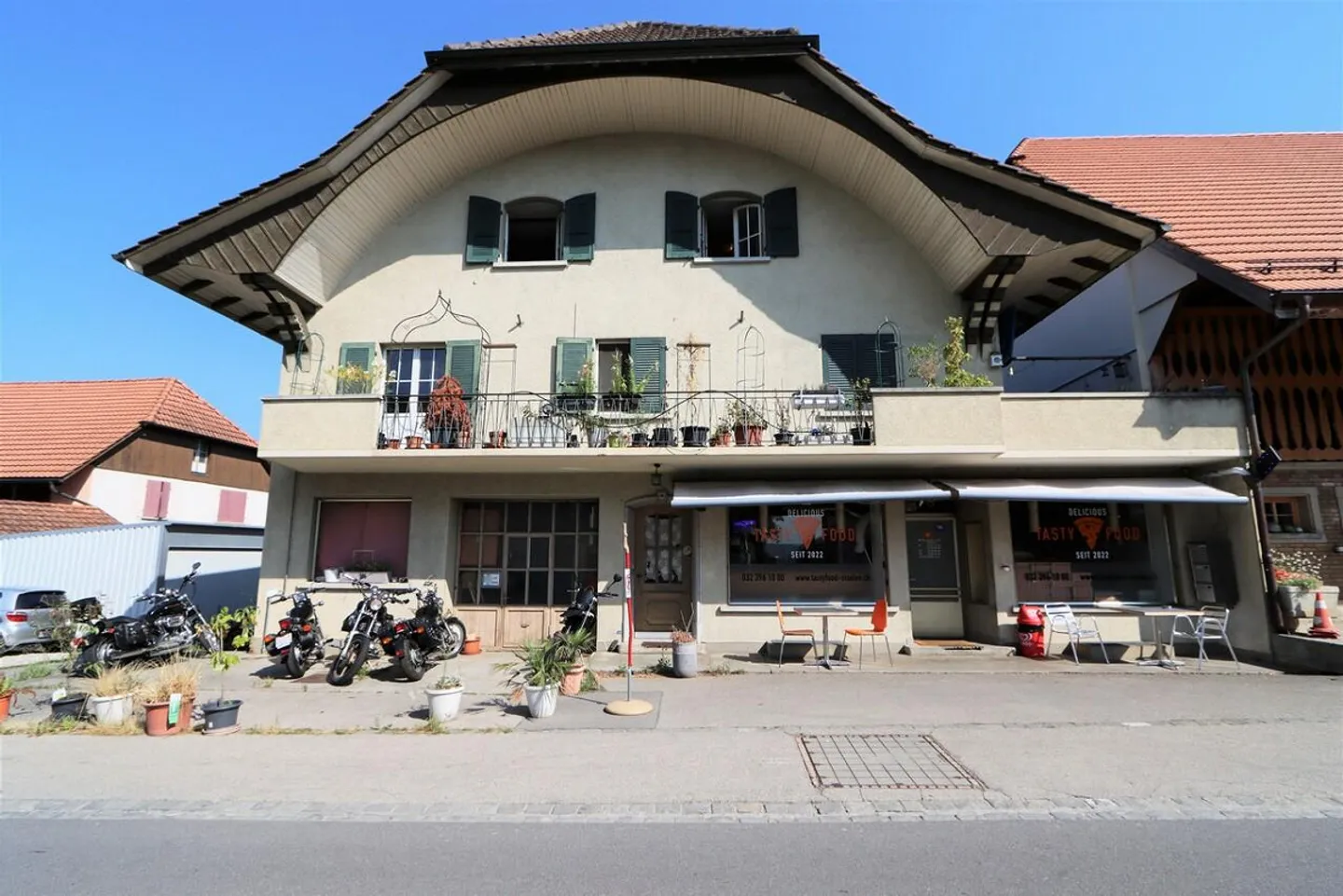 Duplex avec espace commercial - Photo 1 sur 22