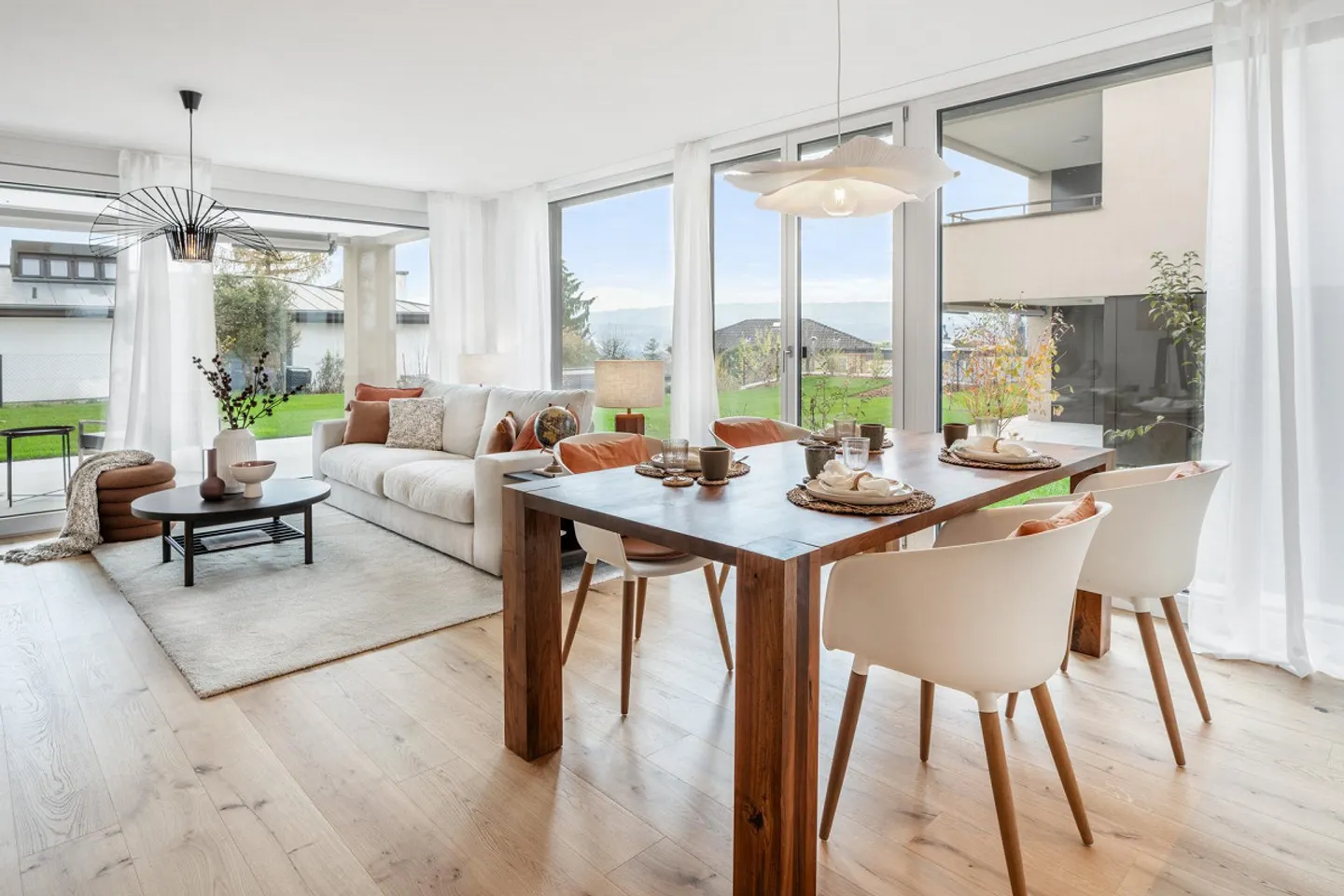 Casa unifamiliare con bel giardino e vista magnifica - Foto 4 di 12