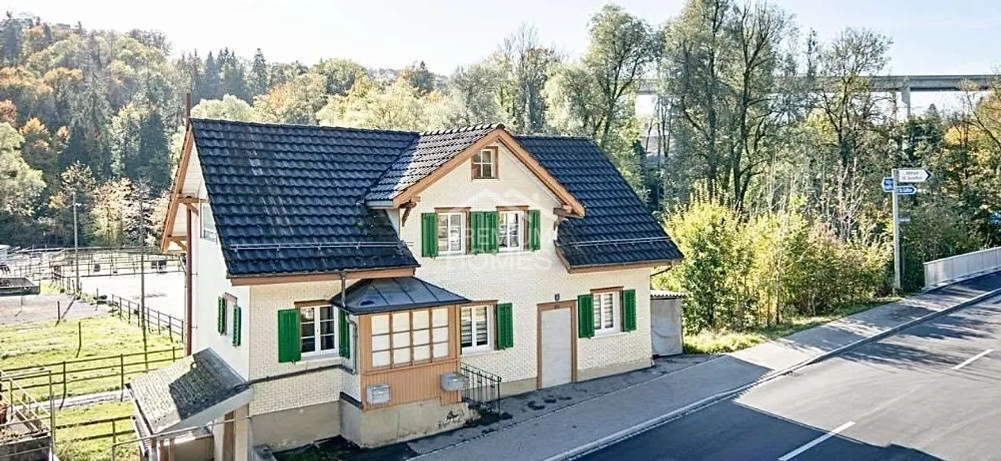 MAISON MULTI-GÉNÉRATIONNELLE AVEC CŒUR ET COMPRÉHENSION - Photo 1 sur 10