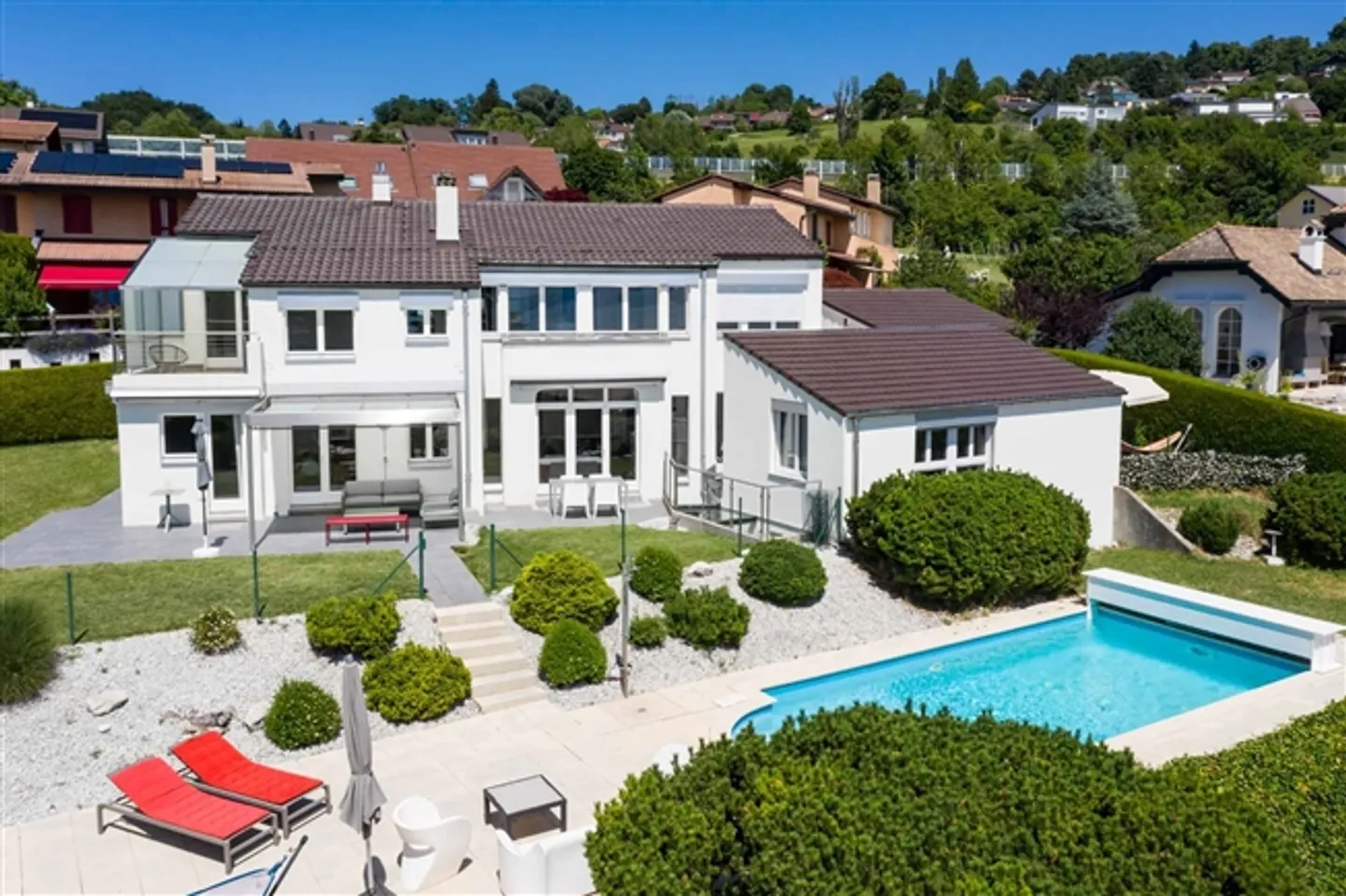 Villa individuelle de 325 m2 avec belle vue sur le lac et les montagnes - Photo 1 sur 13