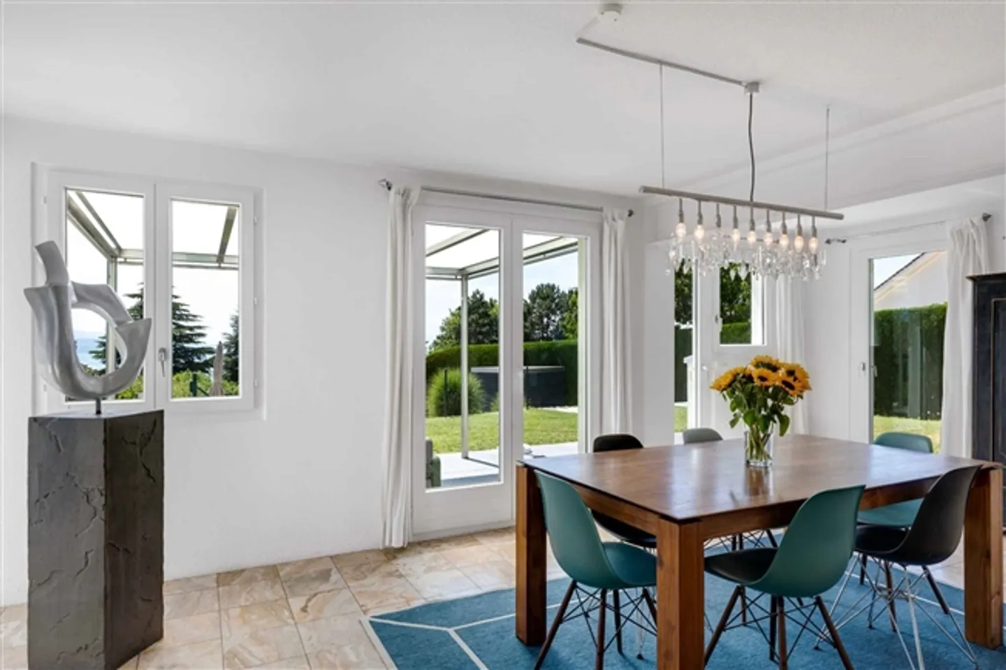 Villa individuelle de 325 m2 avec belle vue sur le lac et les montagnes - Photo 4 sur 13