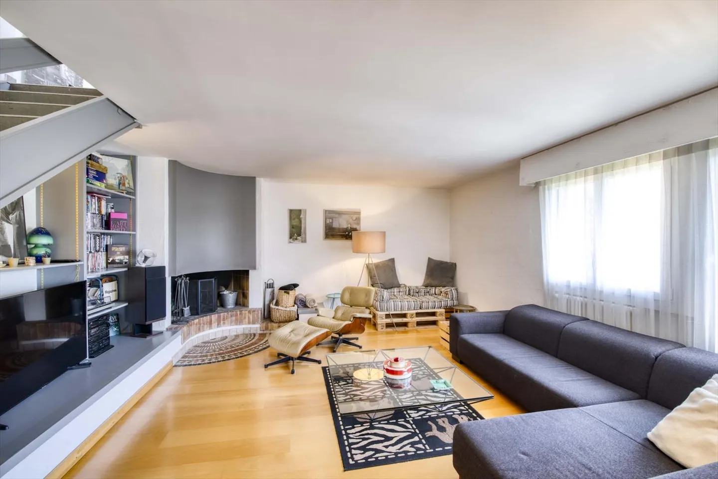 Spacieux duplex en attique avec vue lac au coeur du village - Photo 2 sur 3