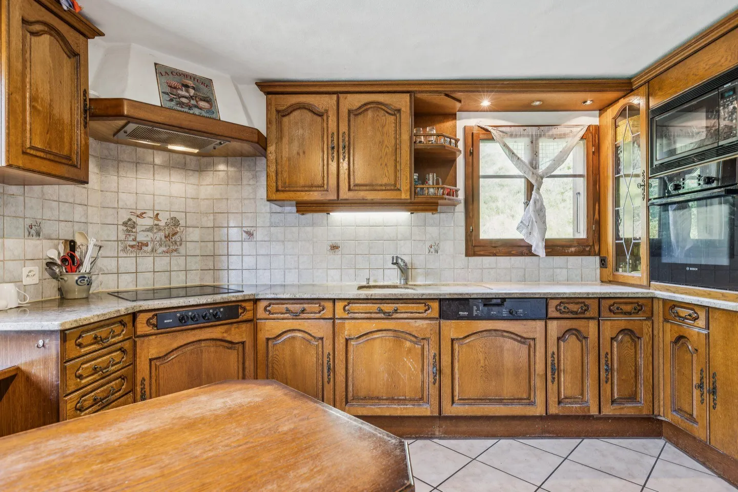 Grand chalet de 7 pièces avec appartement et vue magnifique à Château-d'Oex VD - Photo 7 sur 16