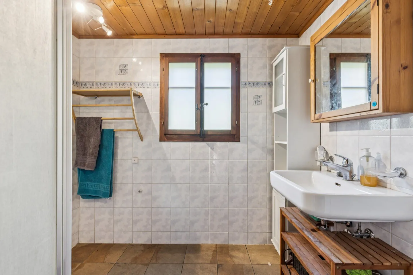 Grand chalet de 7 pièces avec appartement et vue magnifique à Château-d'Oex VD - Photo 11 sur 16
