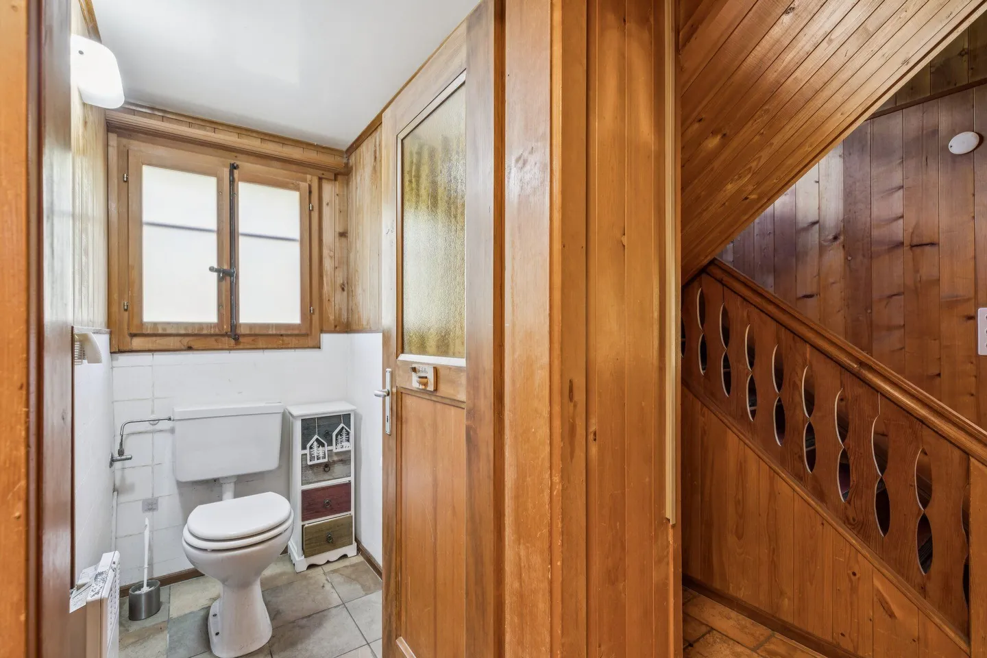 Grand chalet de 7 pièces avec appartement et vue magnifique à Château-d'Oex VD - Photo 12 sur 16