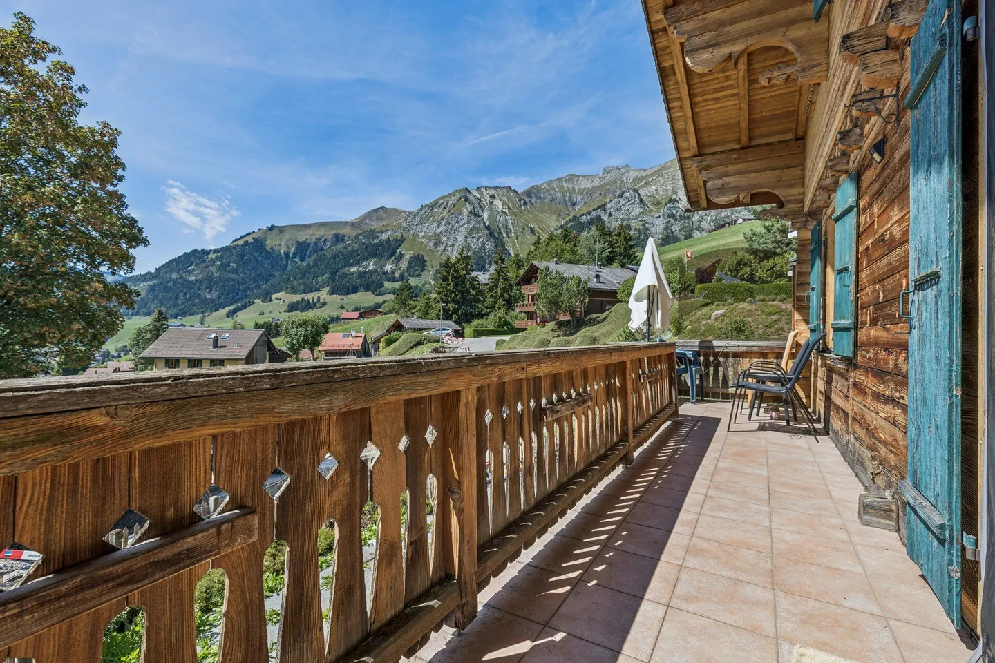 Grand chalet de 7 pièces avec appartement et vue magnifique à Château-d'Oex VD - Photo 14 sur 16