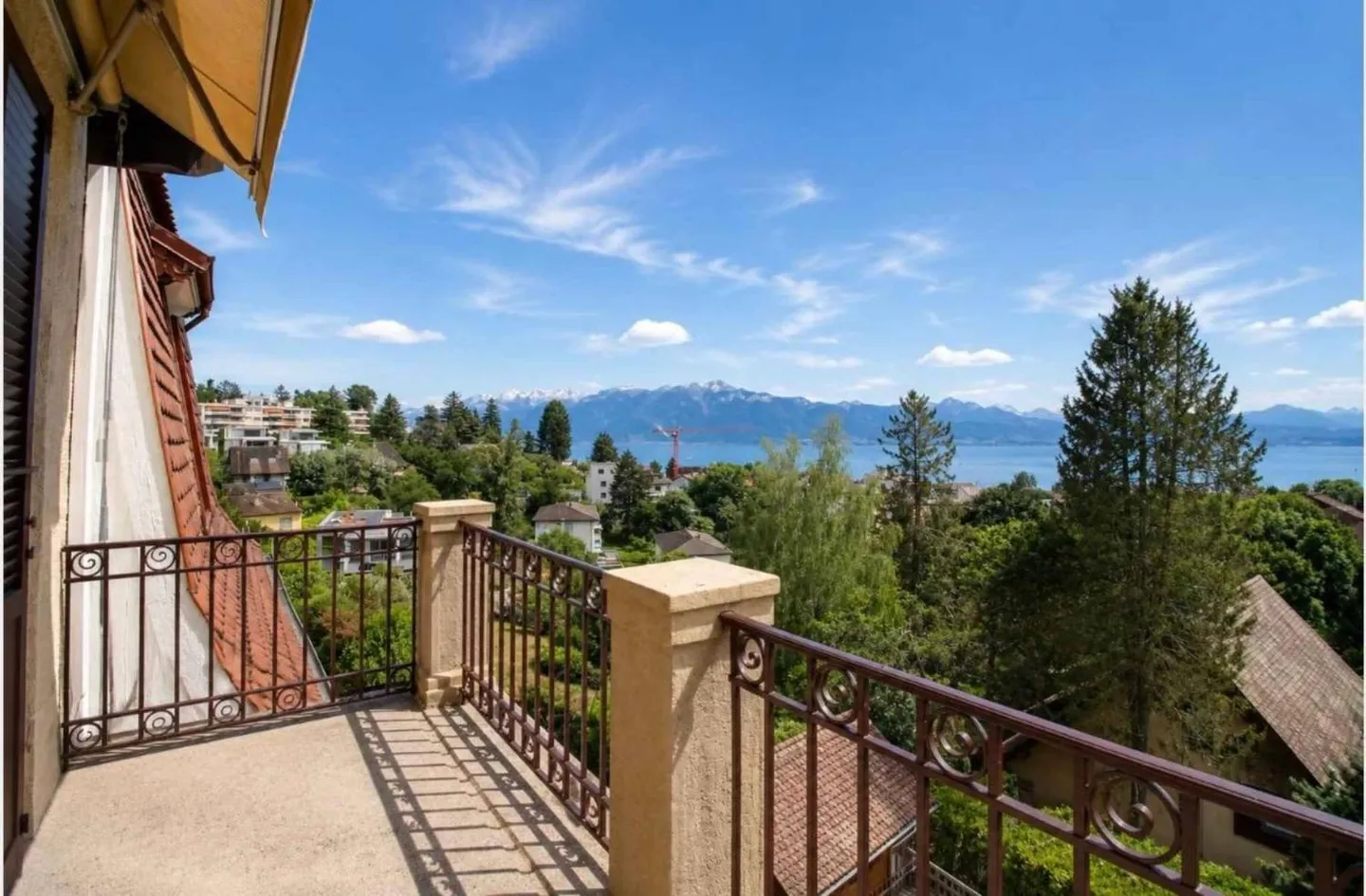 Magnificent duplex apartment fully renovated with stunning lake view - Photo 2 of 12