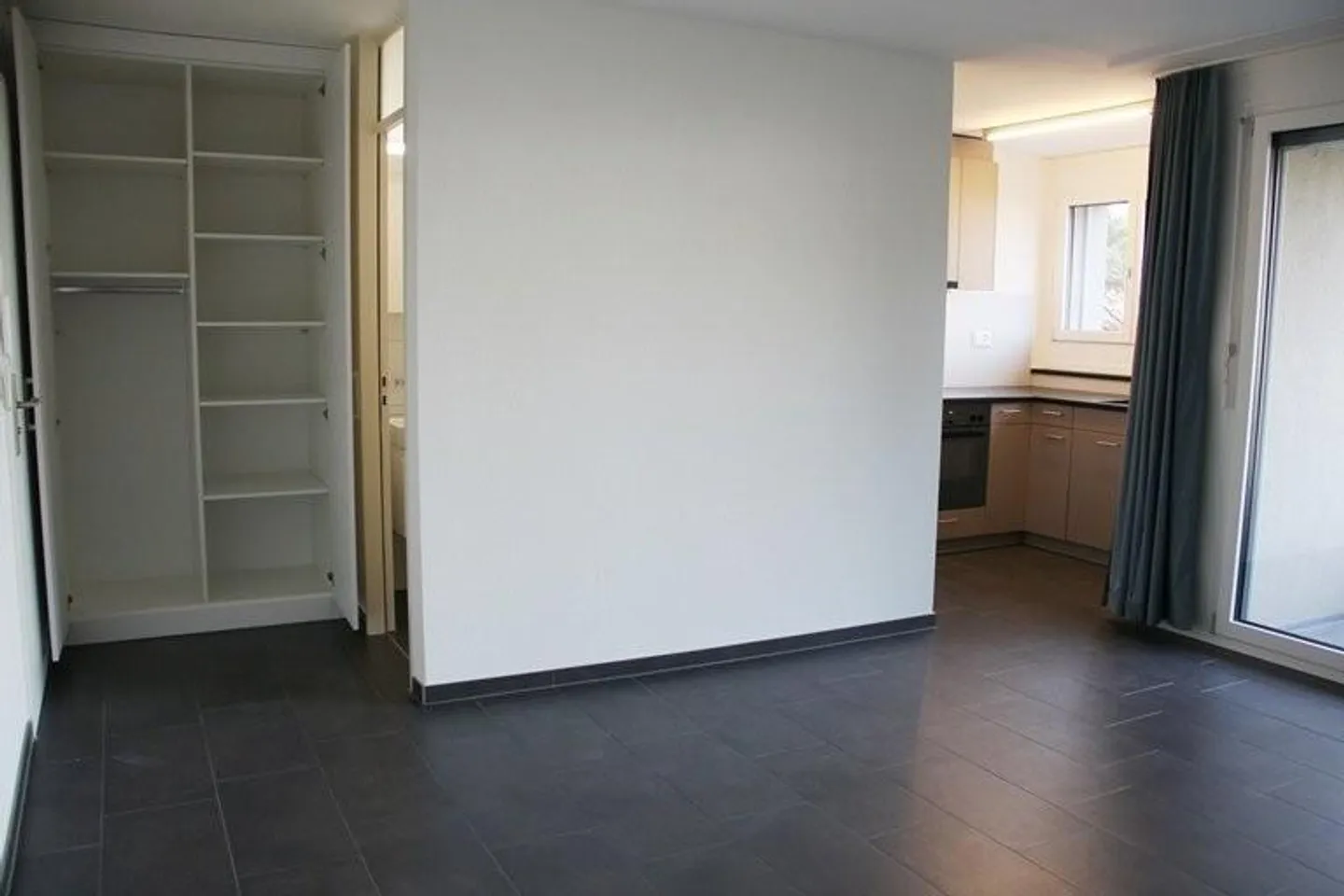 Renovated apartment with beautiful balcony overlooking greenery - Photo 2 of 6