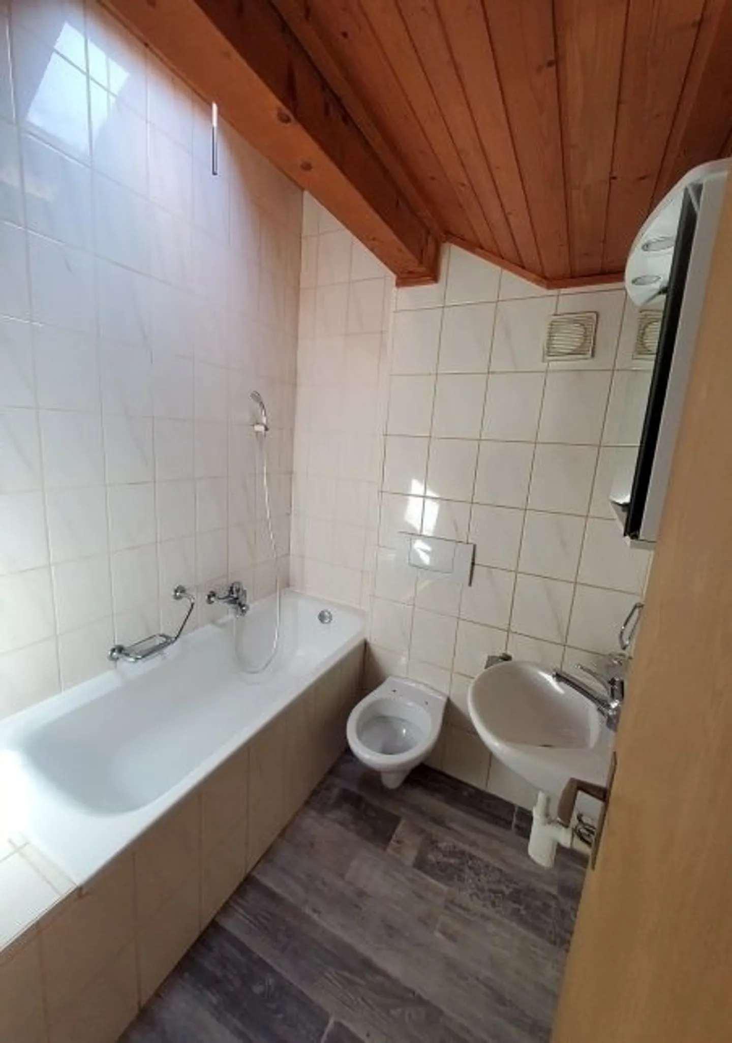 Incantevole appartamento 3.5 locali al 4° piano - Foto 4 di 9