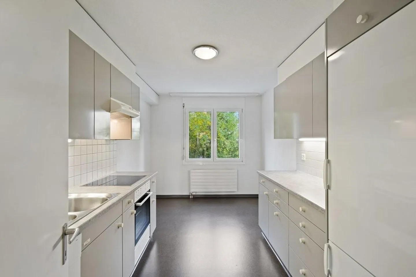 Appartement spacieux avec bow-window dans un emplacement privilégié vous attend! - Photo 4 sur 12