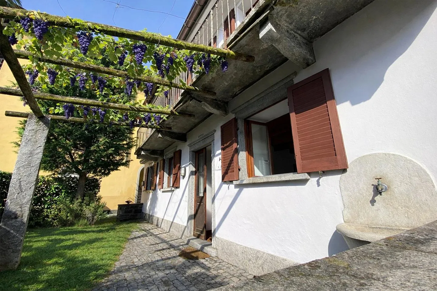 Appartamento con Giardino a Solduno - Foto 3 di 23