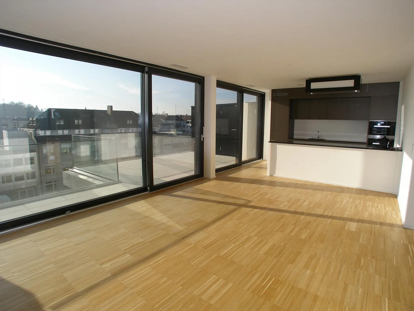 Moderne 3-Zimmerwohnung im Gundeli inkl. Dachterrasse mit Whirlpool - Foto 2 von 17