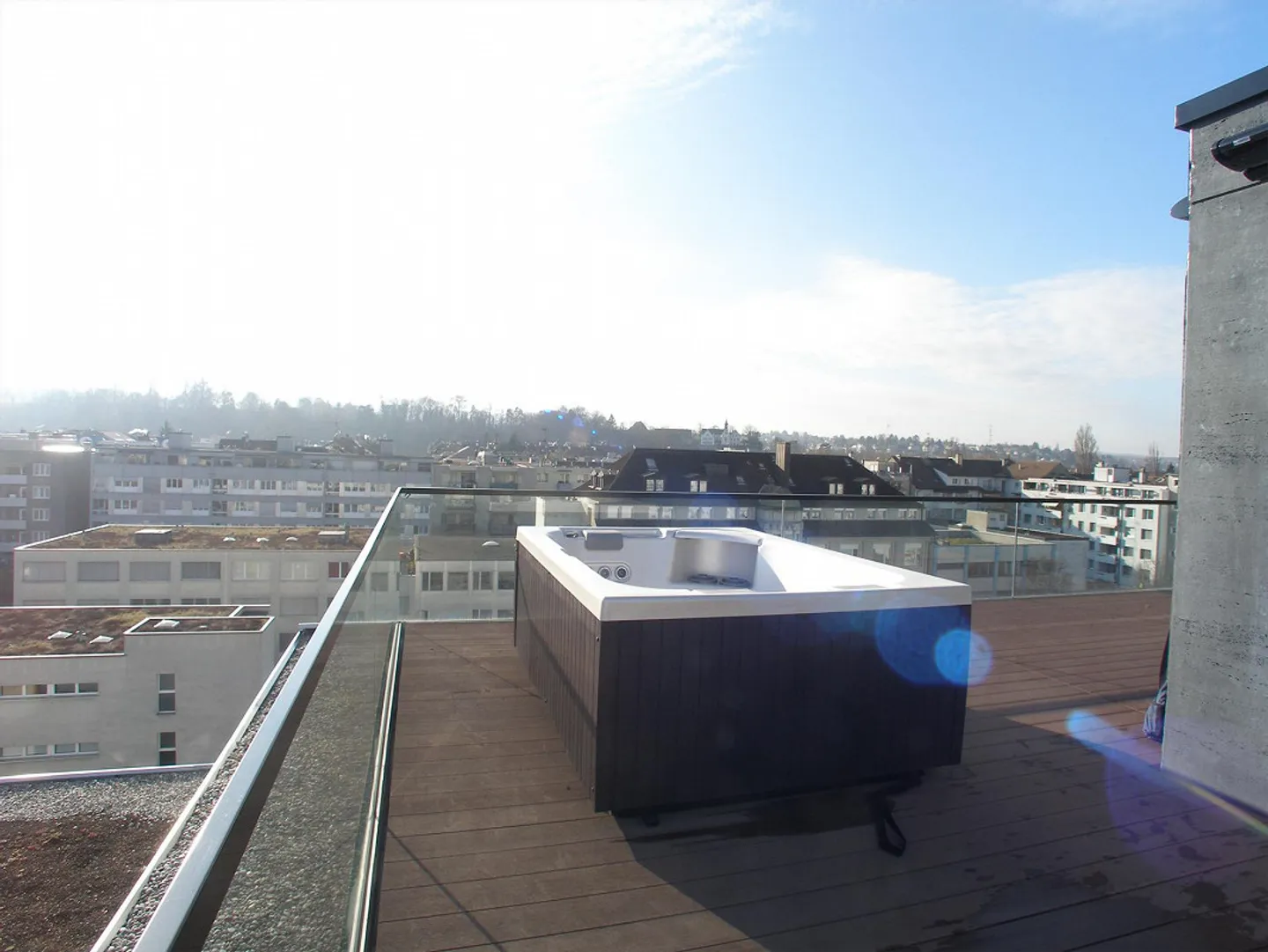 Moderne 3-Zimmerwohnung im Gundeli inkl. Dachterrasse mit Whirlpool - Foto 3 von 17