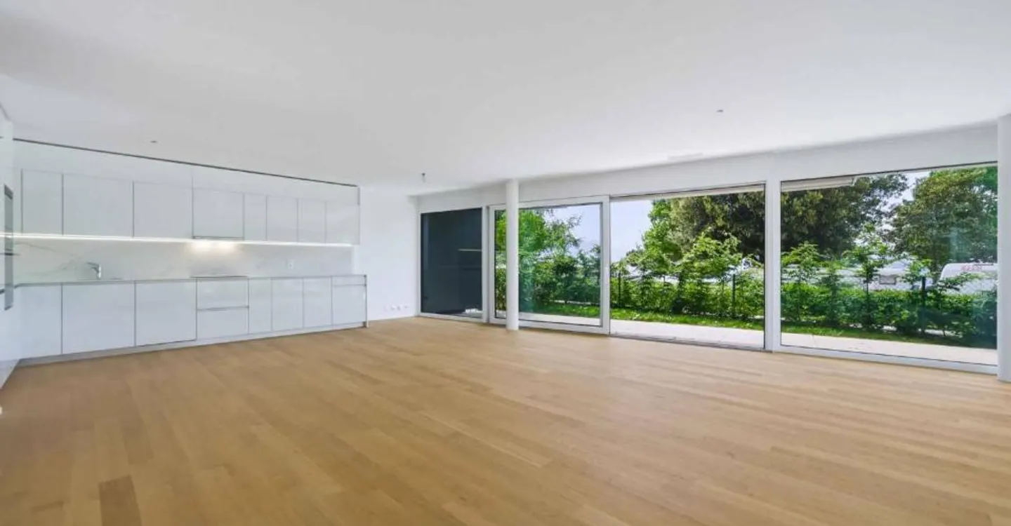 Luxury Apartment with Garden - Photo 2 of 7