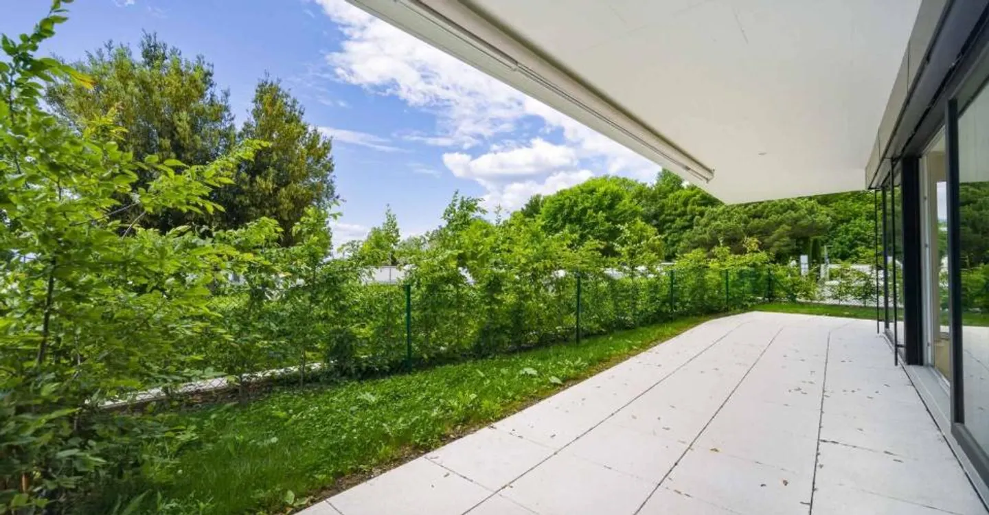 Luxury Apartment with Garden - Photo 4 of 7