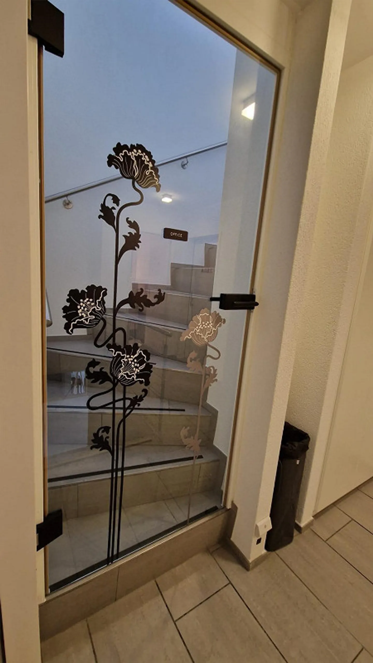 Maison de ville spacieuse de 6,5 pièces dans un emplacement calme à Berikon - Photo 15 sur 17