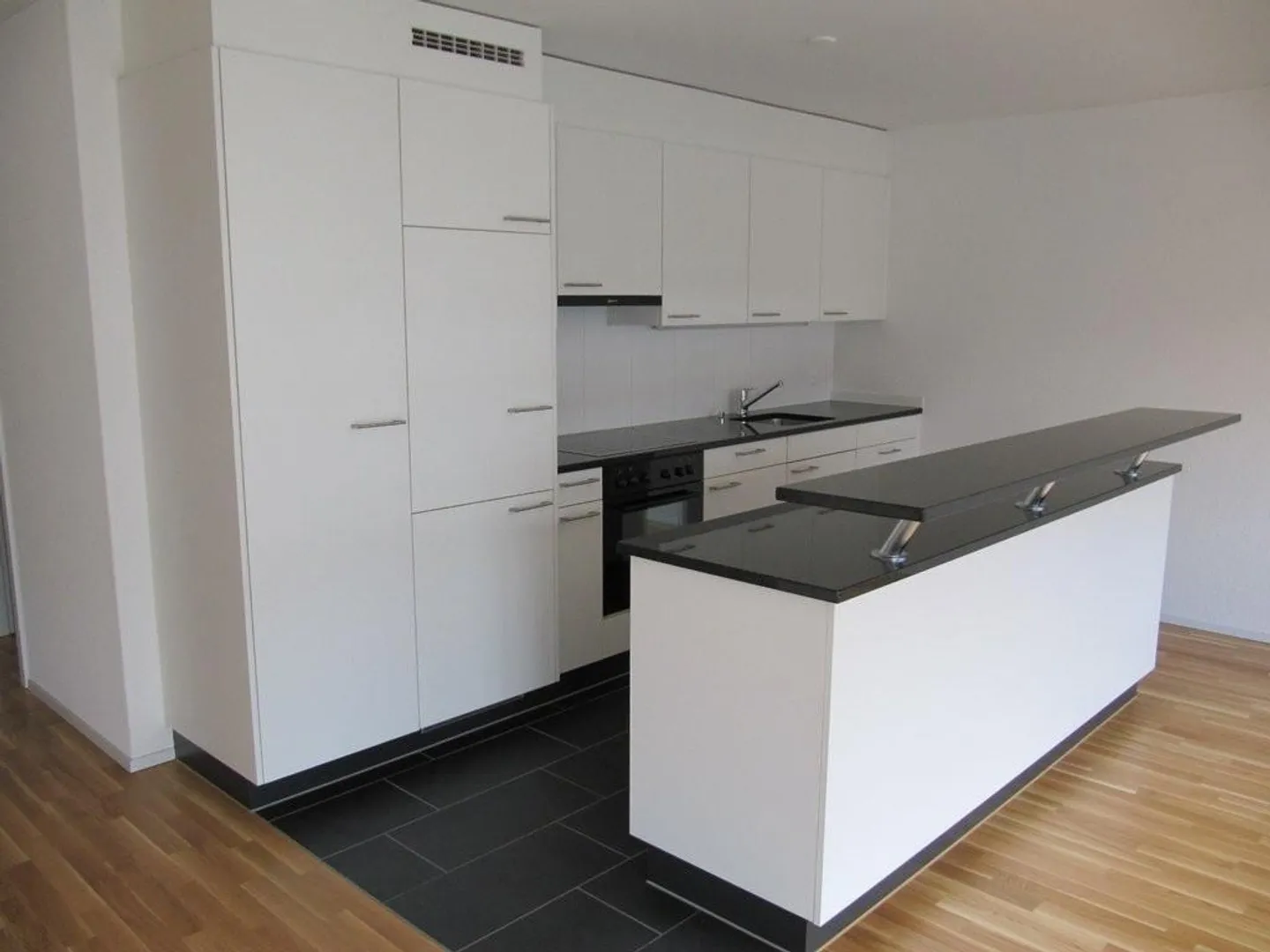Modernes Apartment in Biel - Foto 2 von 12