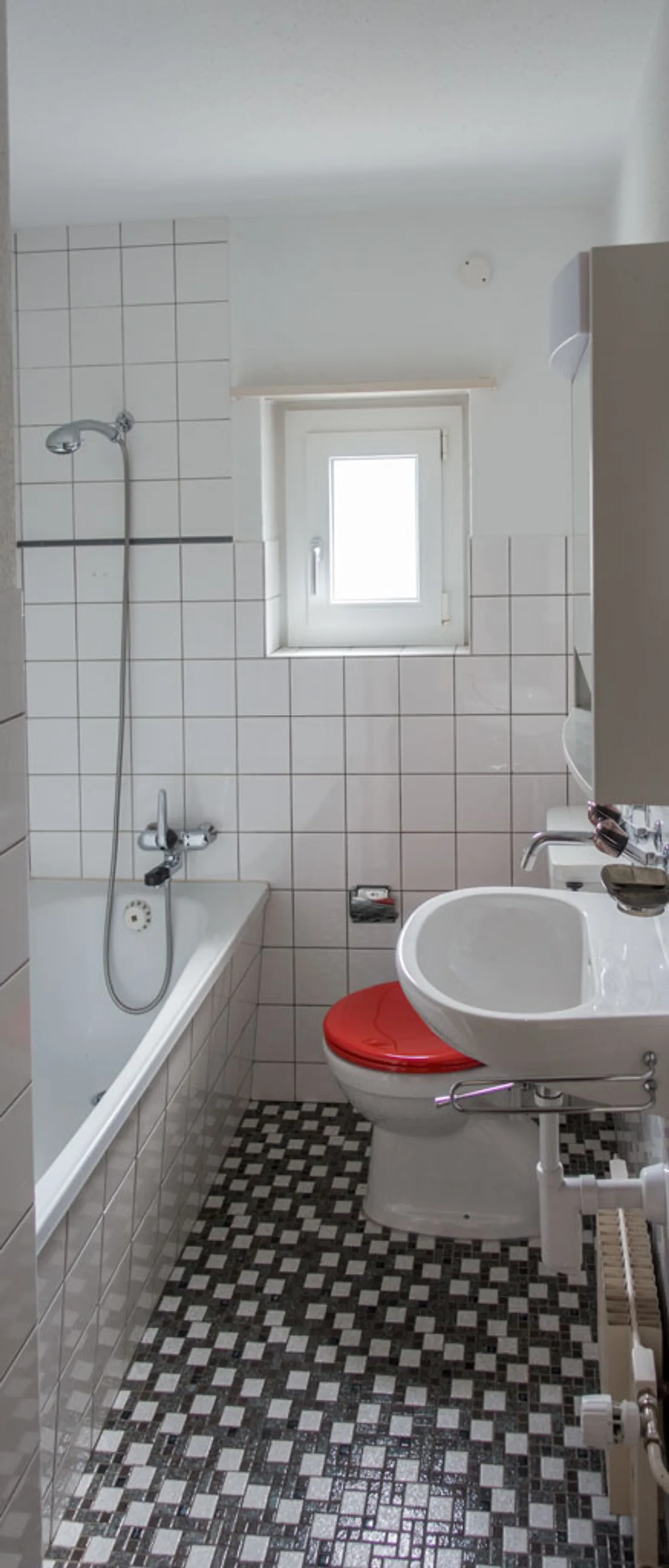 Child-friendly location, near shopping/school/kindergarten - Photo 5 of 13