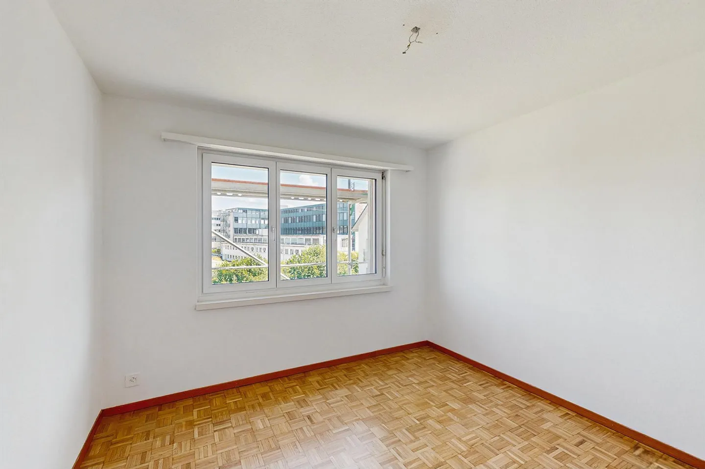 Modern wohnen in Schwerzenbach  frisch saniert & bestens angebunden! - Foto 7 von 10