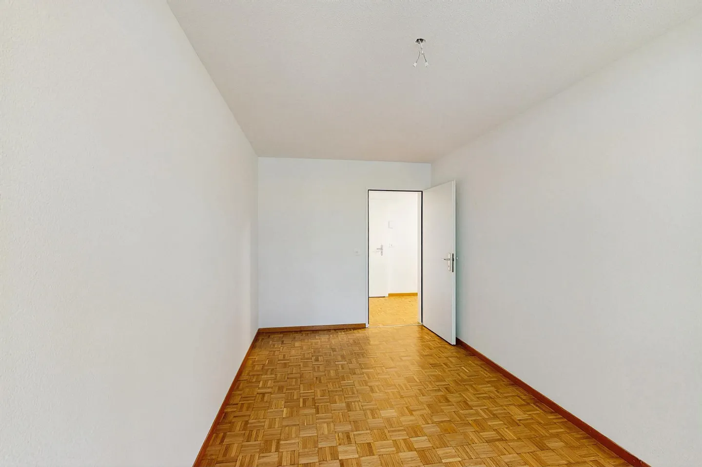 Modern wohnen in Schwerzenbach  frisch saniert & bestens angebunden! - Foto 8 von 10