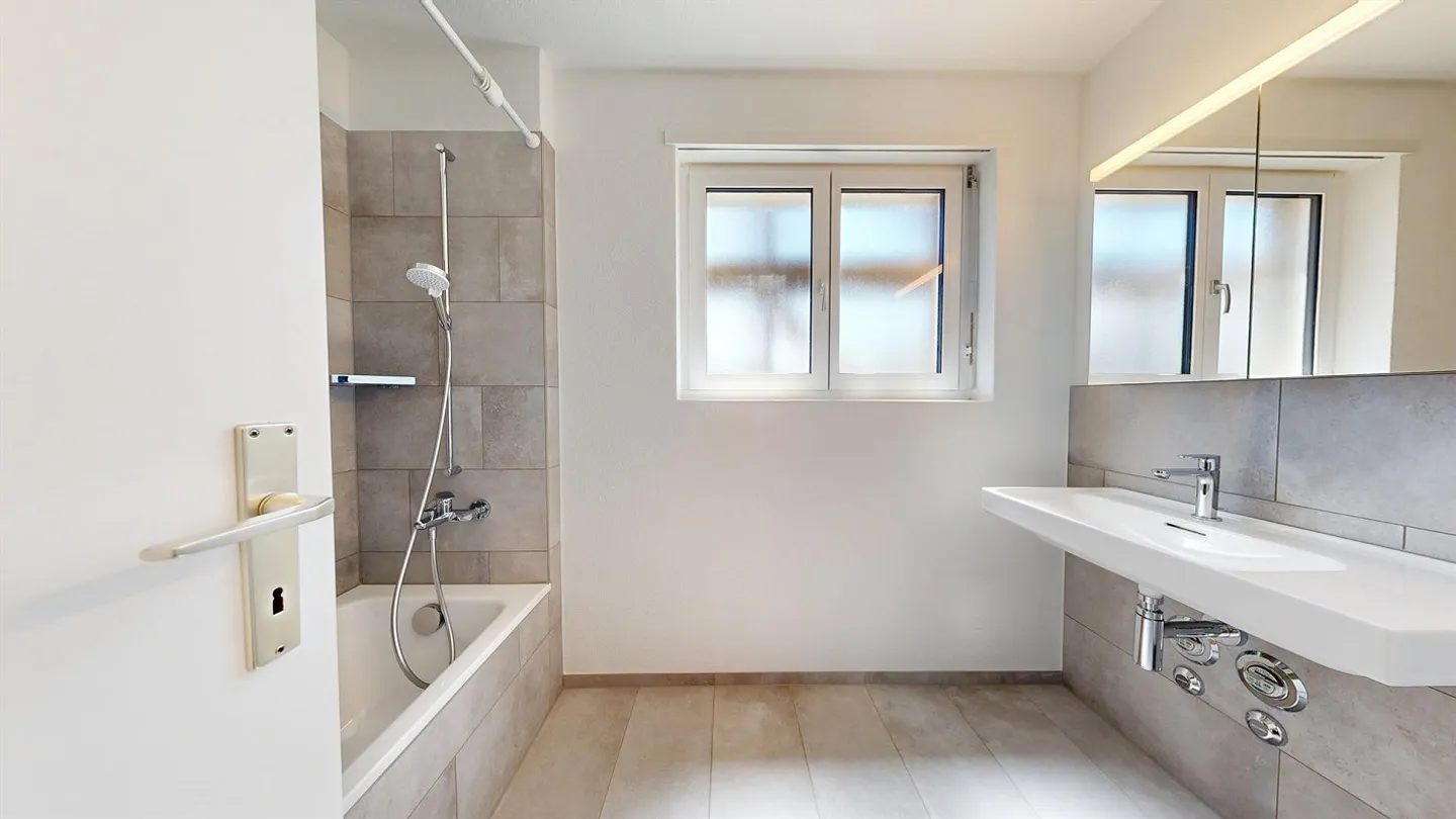 Modern wohnen in Schwerzenbach  frisch saniert & bestens angebunden! - Foto 10 von 10