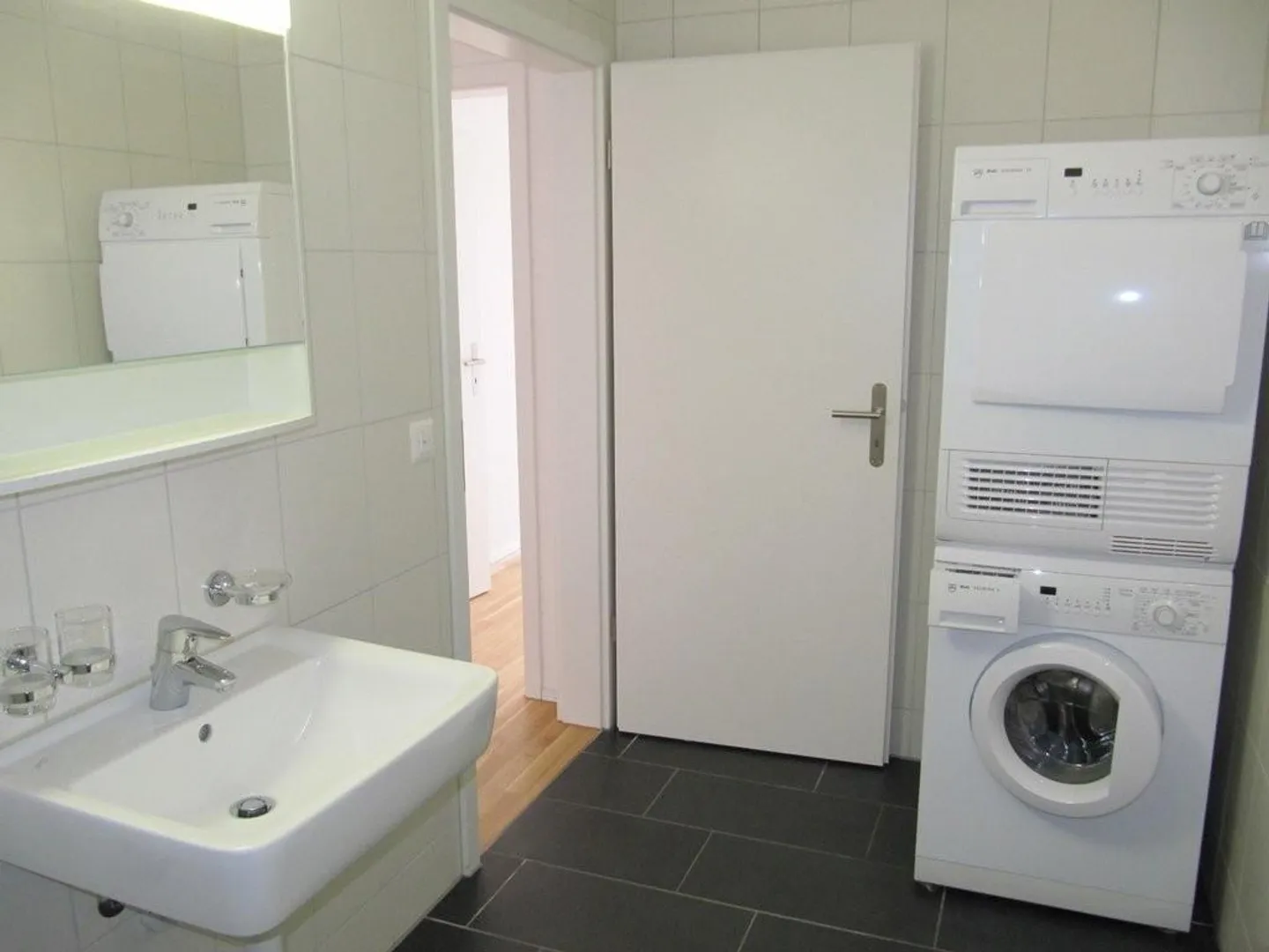 Modernes Apartment in Biel - Foto 11 von 12