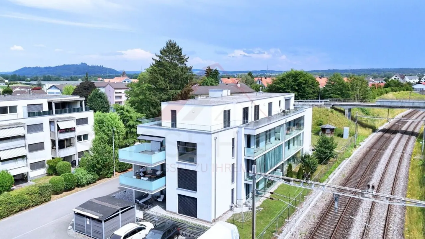 Paradis familial à Studen - Appartement de 4,5 pièces avec 2 balcons et plus de 158 m² de surface habitable - Photo 2 sur 20