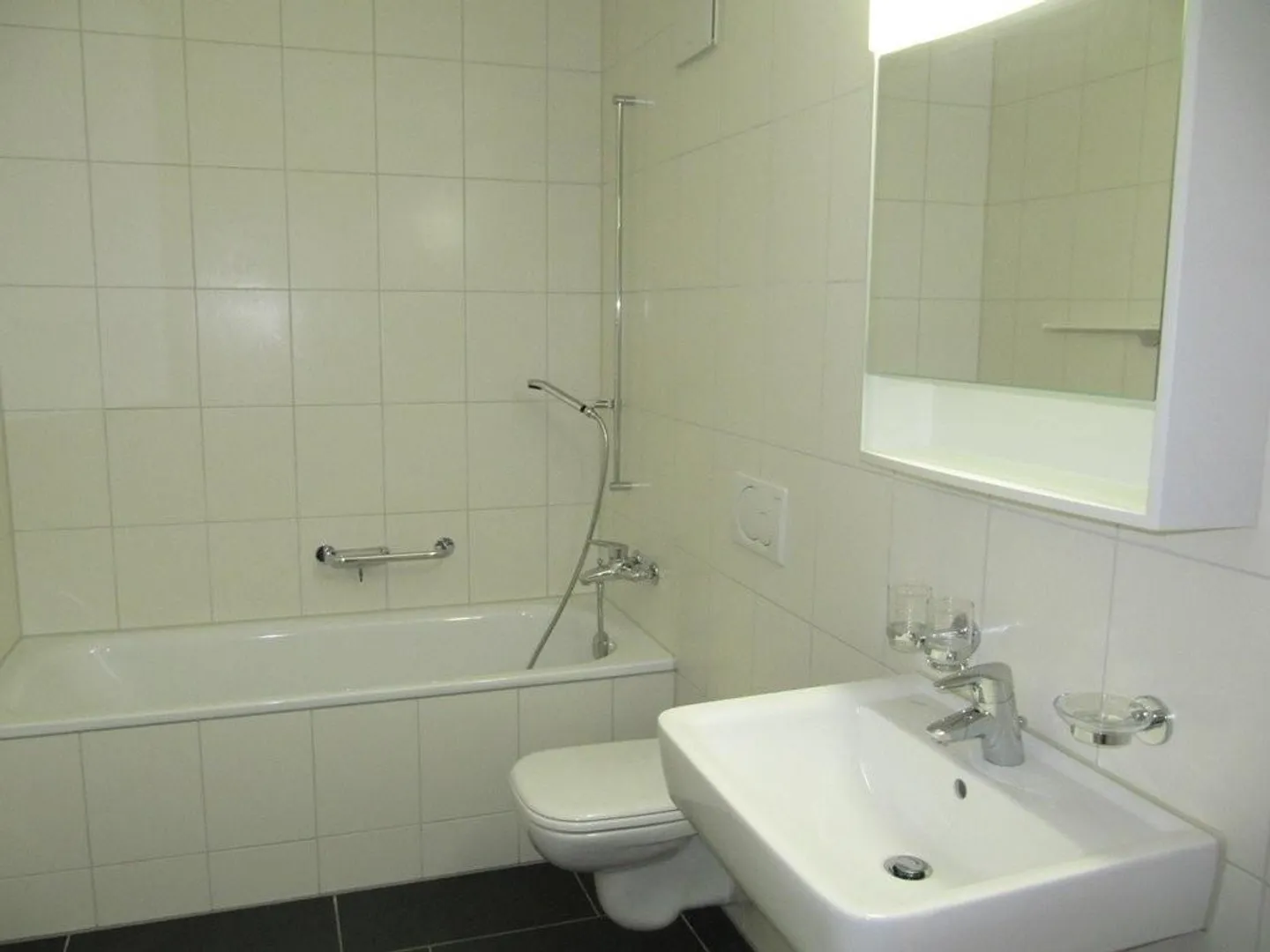 Modernes Apartment in Biel - Foto 9 von 12