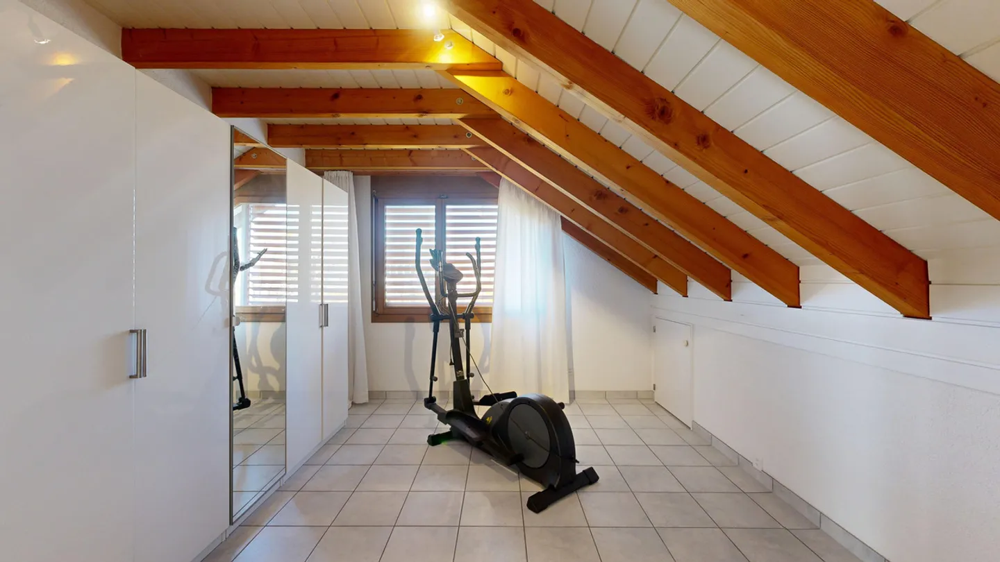 Spacious 3.5-room penthouse apartment with garage - Photo 9 of 15