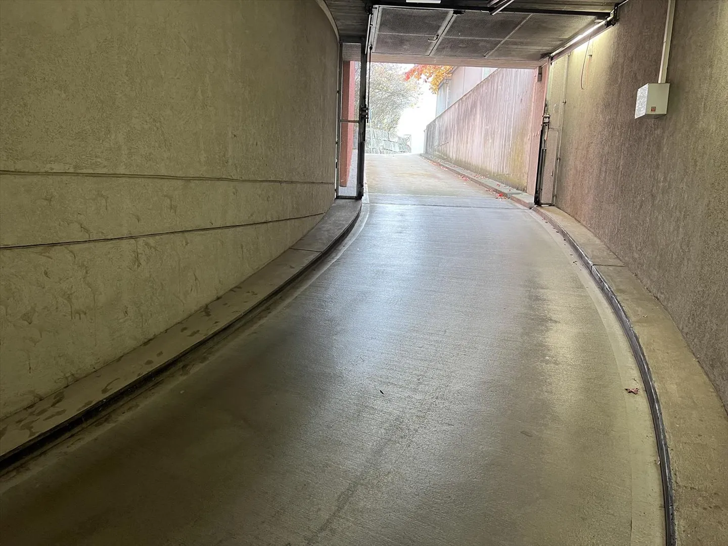 Outdoor parking space for rent - Photo 2 of 2