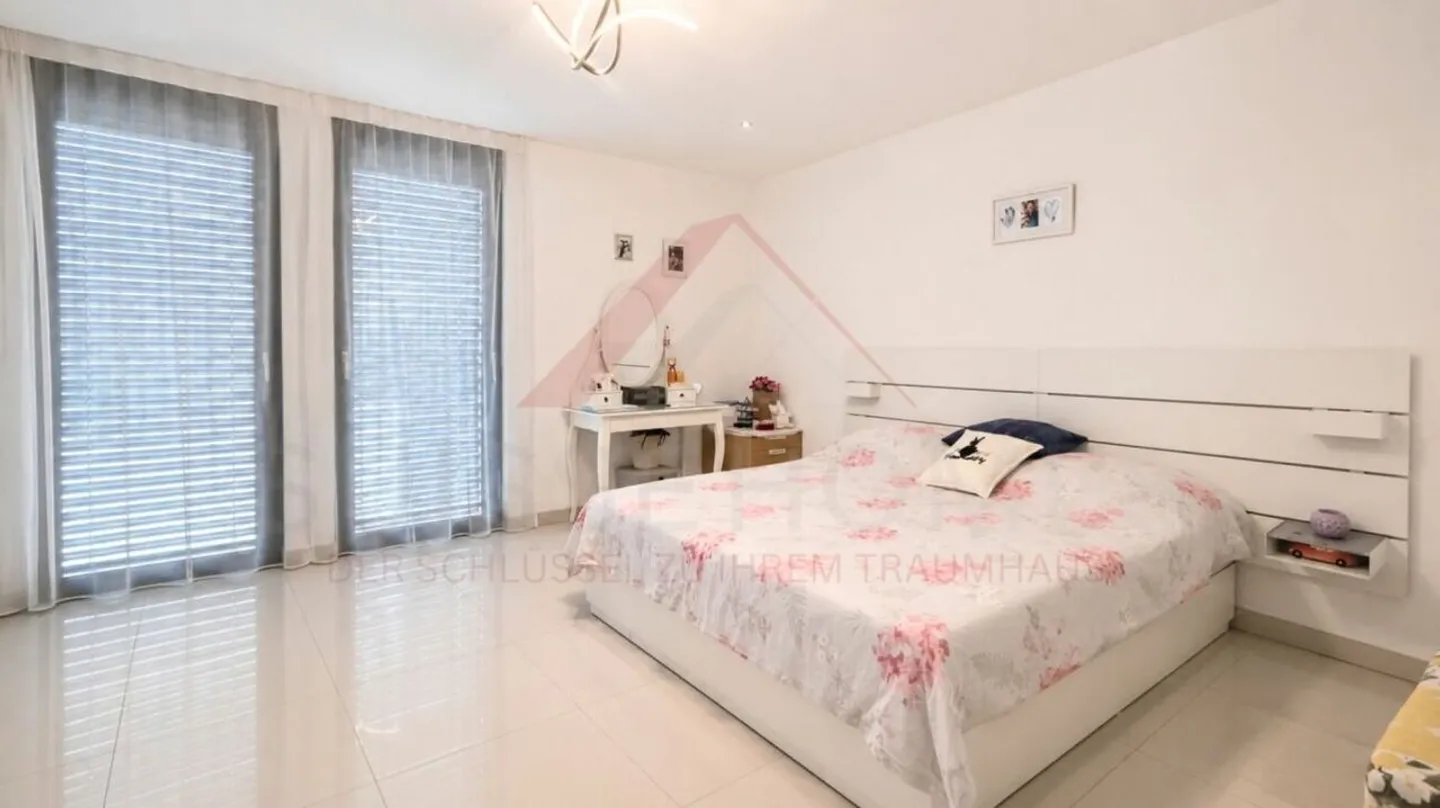 Paradis familial à Studen - Appartement de 4,5 pièces avec 2 balcons et plus de 158 m² de surface habitable - Photo 12 sur 20