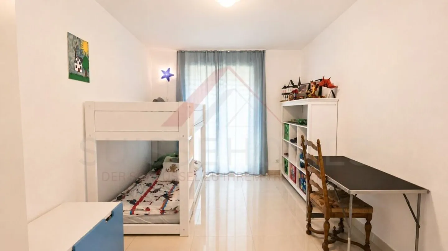 Paradis familial à Studen - Appartement de 4,5 pièces avec 2 balcons et plus de 158 m² de surface habitable - Photo 13 sur 20